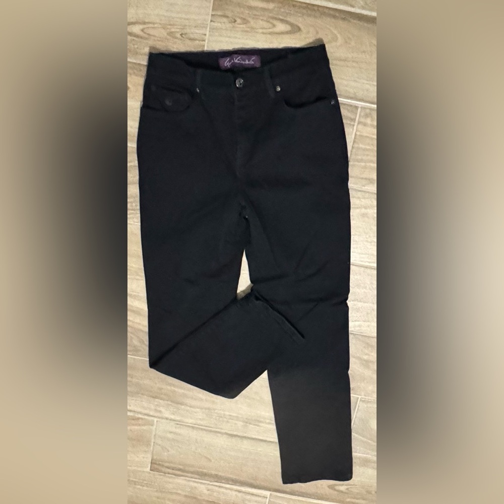 Gloria Vanderbilt women’s black jeans.